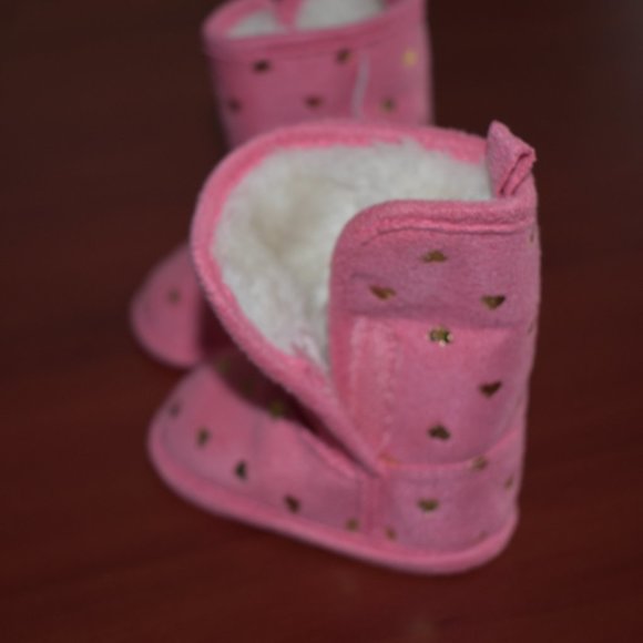 Primark Boots Pink with Golden Hearts Allover - Newborn to 3 months - Picture 4 of 6